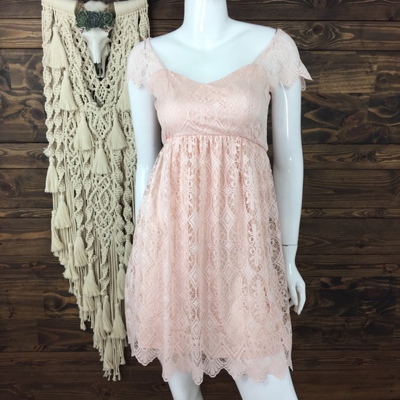 ASOS Maternity | Lace Scalloped Sweetheart Dress - Picture 2 of 5